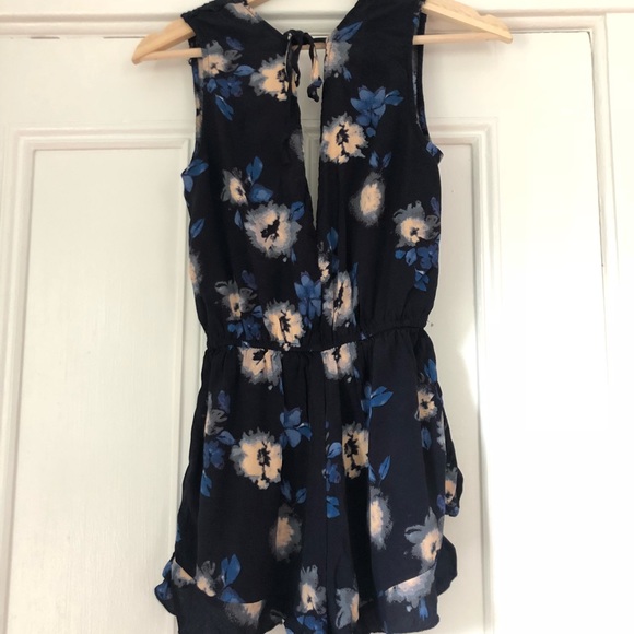 Like-New Forever 21 Navy Romper Size Small - Picture 4 of 8